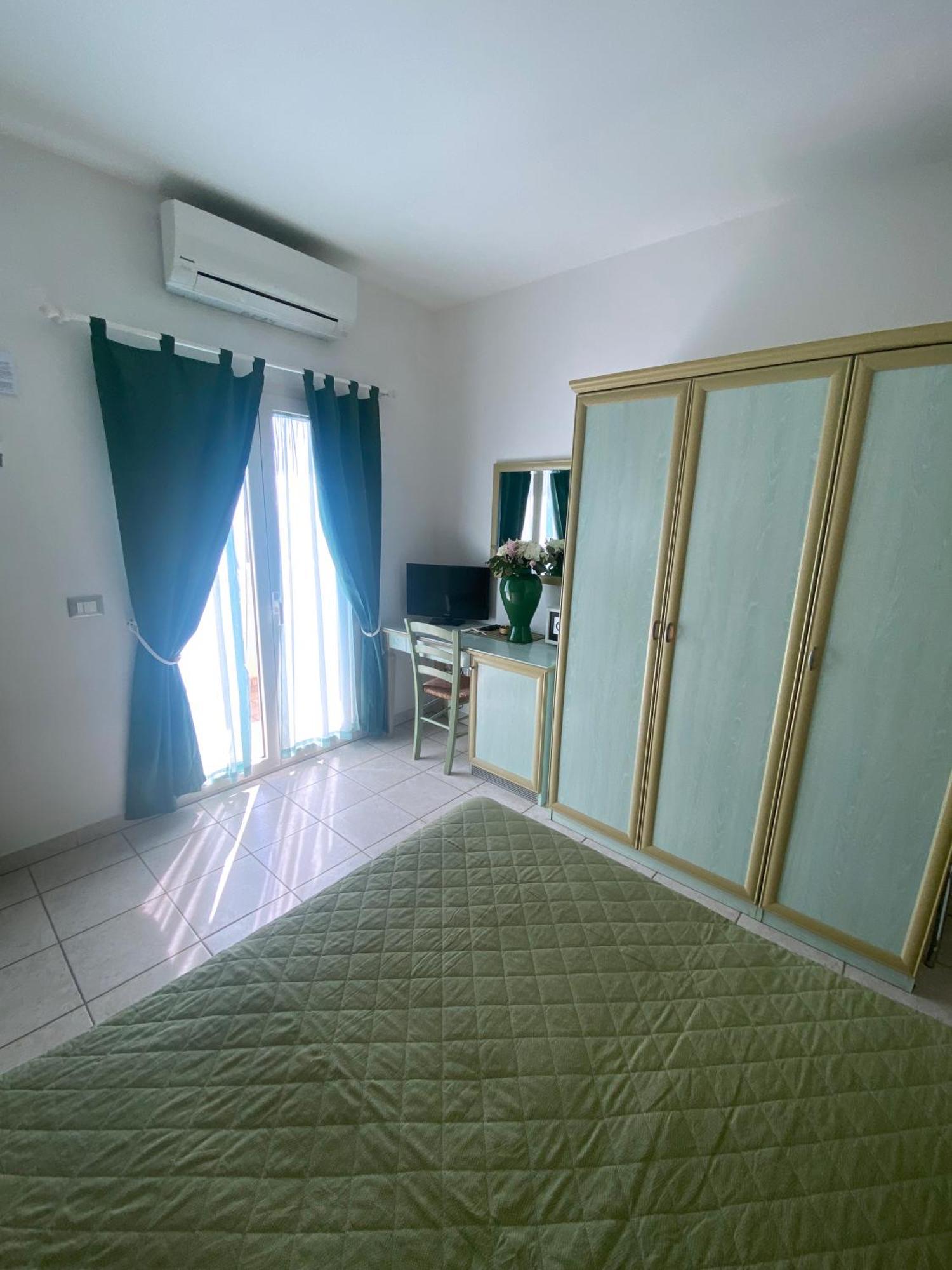 Hotel Philadelphia Каттолика Номер фото